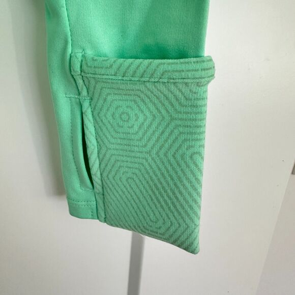 Under Armour running Top Women's Size XS Green New - Picture 3 of 6